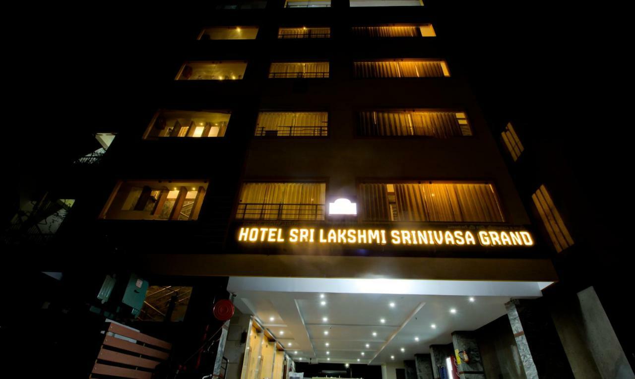 Hotel Treebo Trend SLS Grand Tirupati Exterior foto